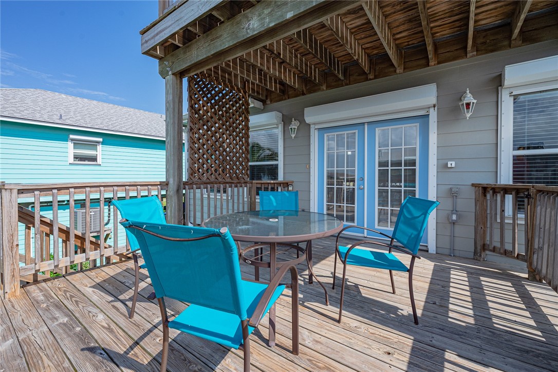 215 Sailfish Dr Property Photo 4