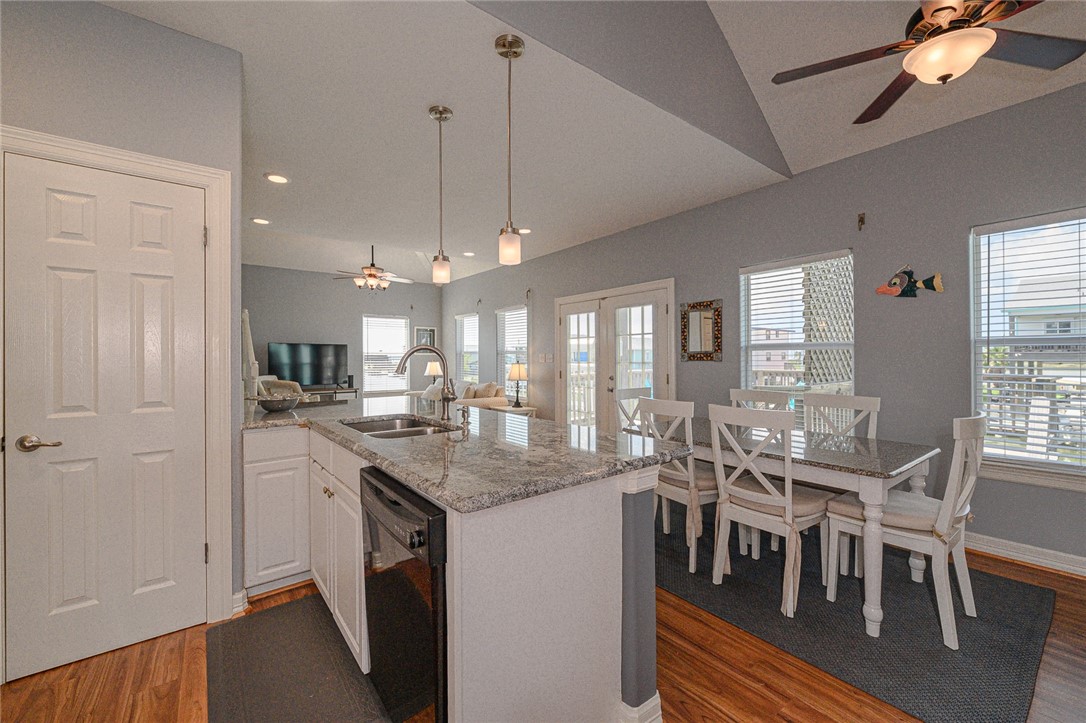 215 Sailfish Dr Property Photo 15