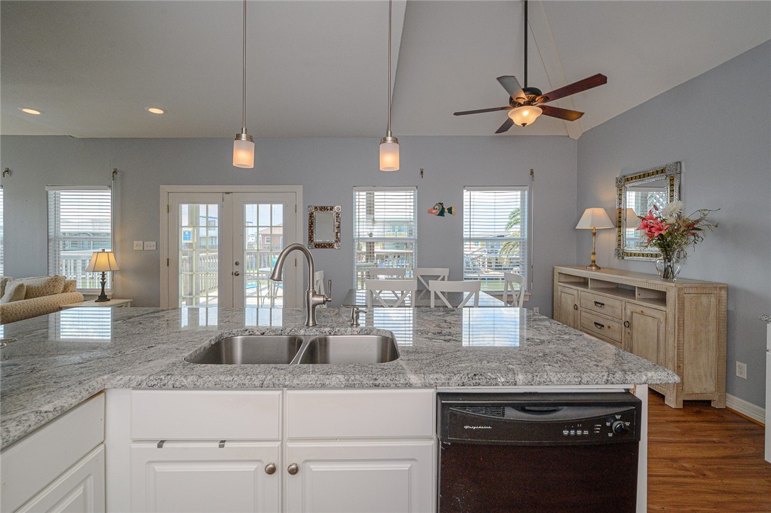215 Sailfish Dr Property Photo 16