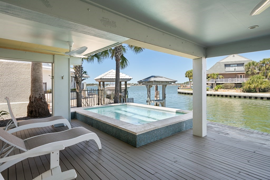 31 Bahama Dr Property Photo 3