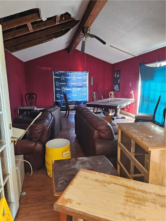 811 E Avenue D Property Photo 3