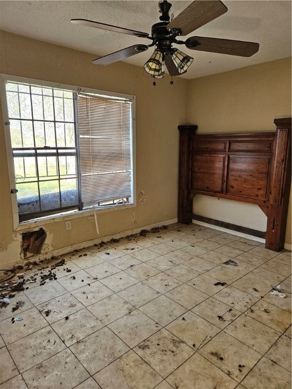 811 E Avenue D Property Photo 21
