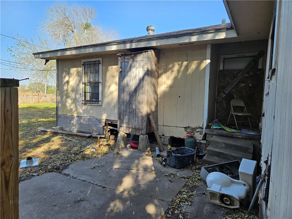 811 E Avenue D Property Photo 25