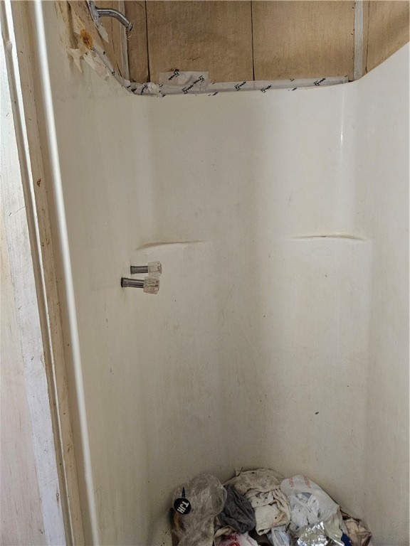 811 E Avenue D Property Photo 32