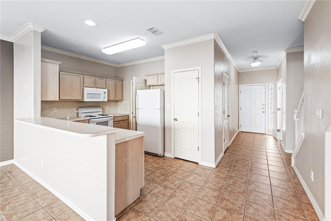 15110 Leeward Dr 102 Property Photo 5
