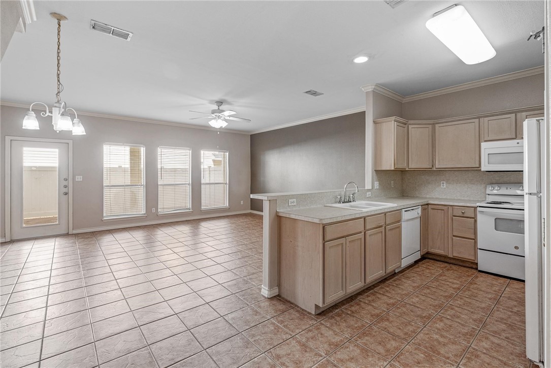 15110 Leeward Dr 102 Property Photo 6