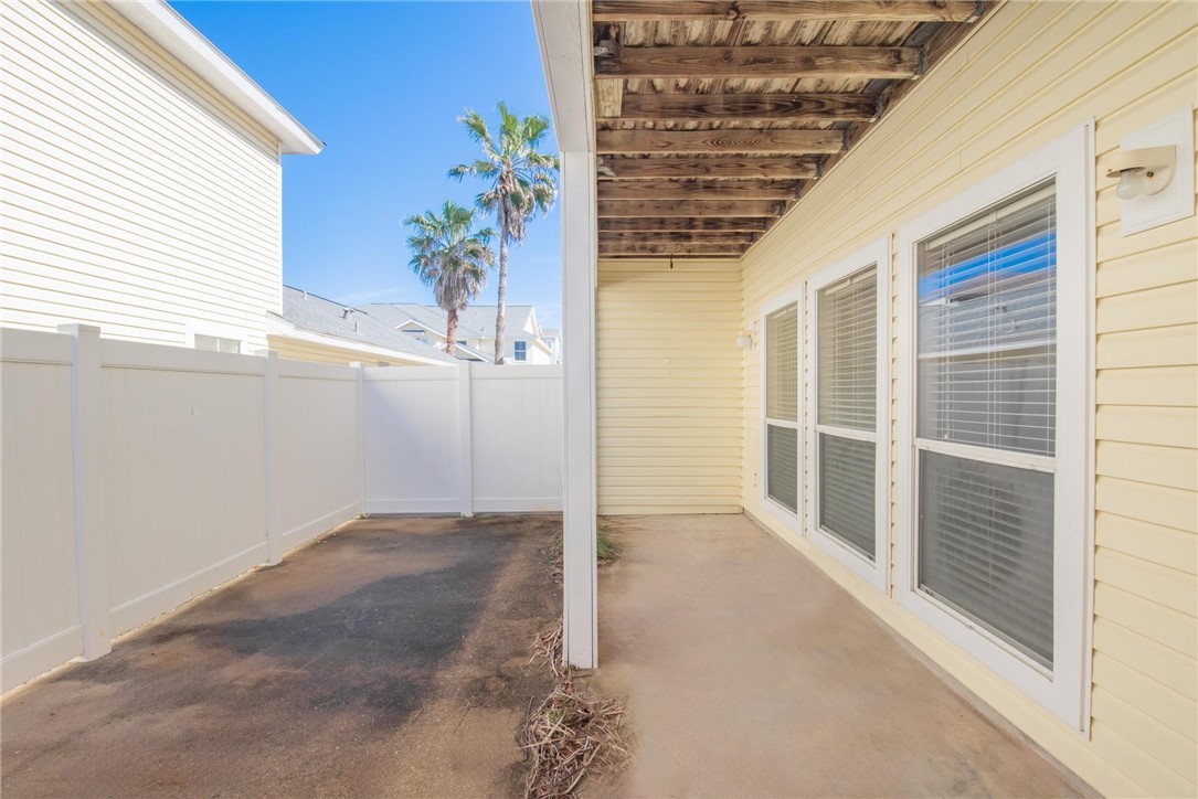 15110 Leeward Dr 102 Property Photo 8