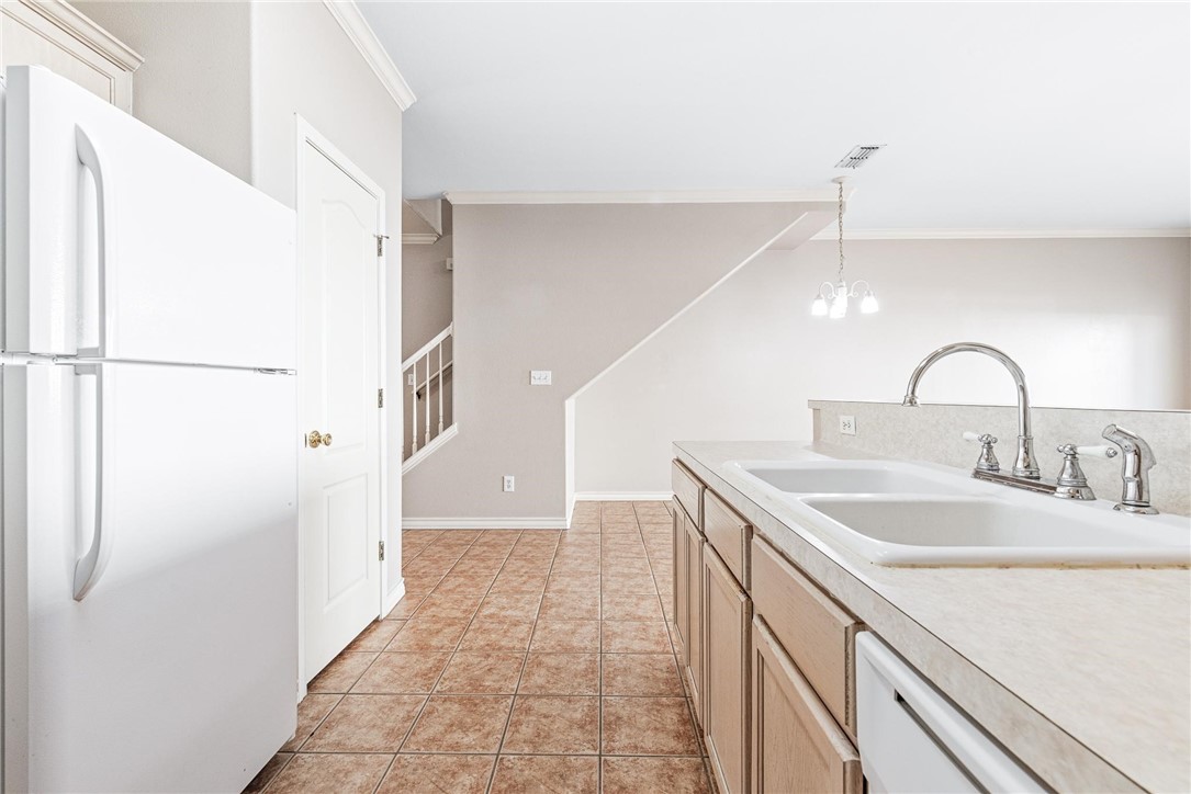 15110 Leeward Dr 102 Property Photo 12
