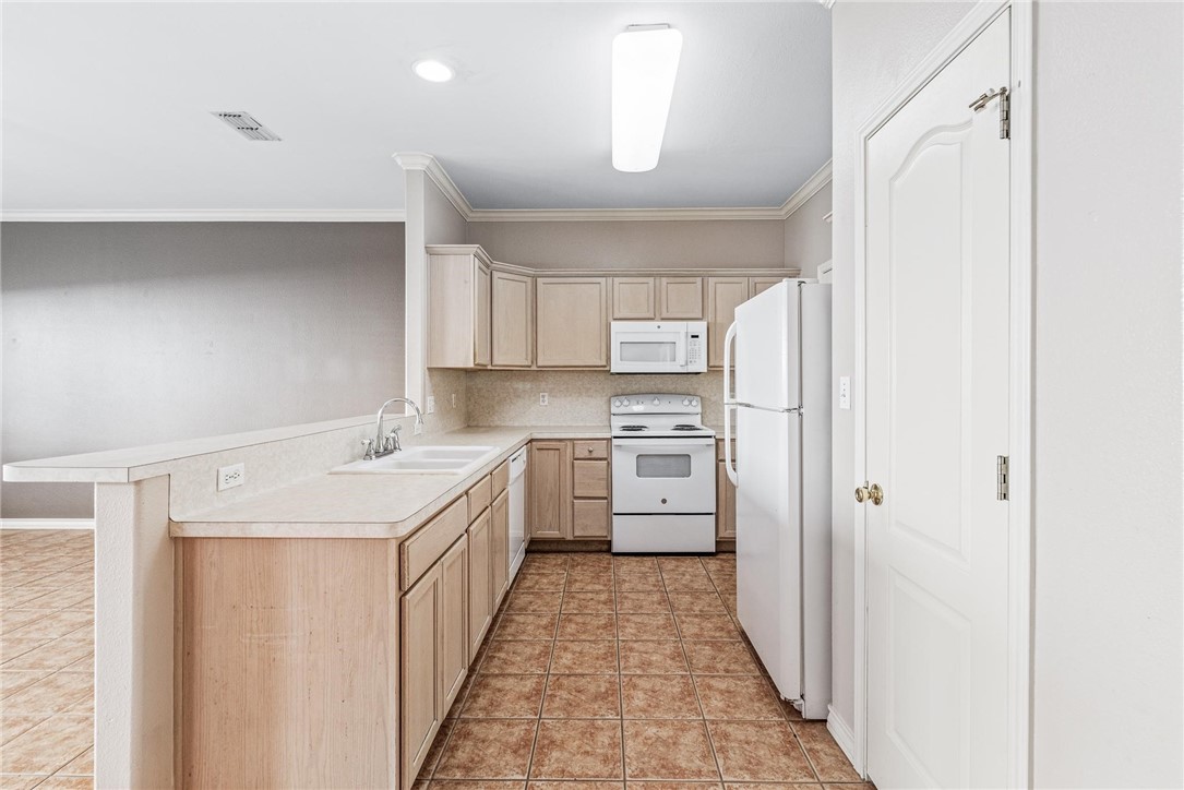 15110 Leeward Dr 102 Property Photo 13