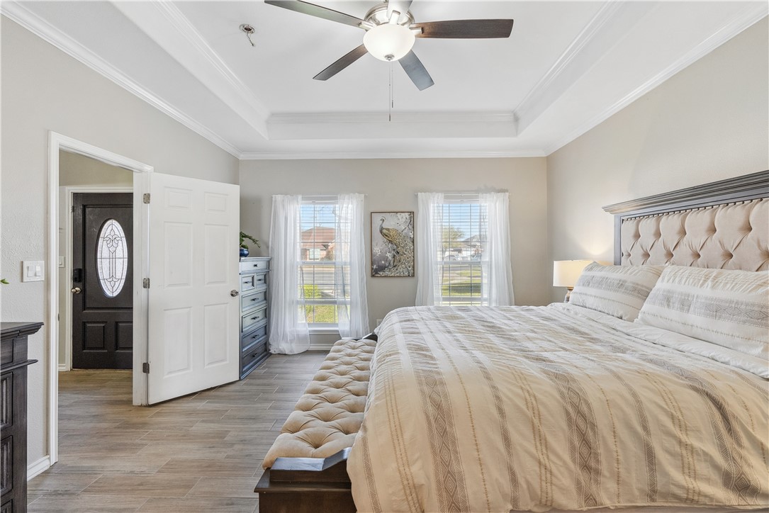 8222 Mima Property Photo 9