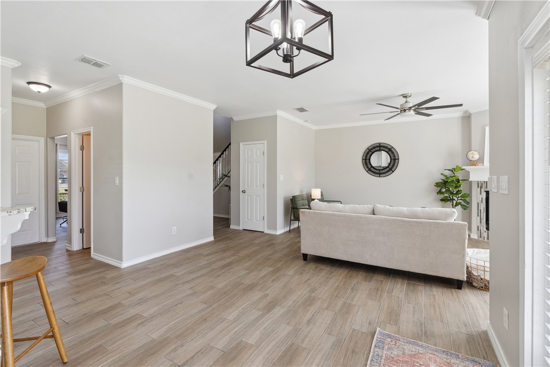 8222 Mima Property Photo 17
