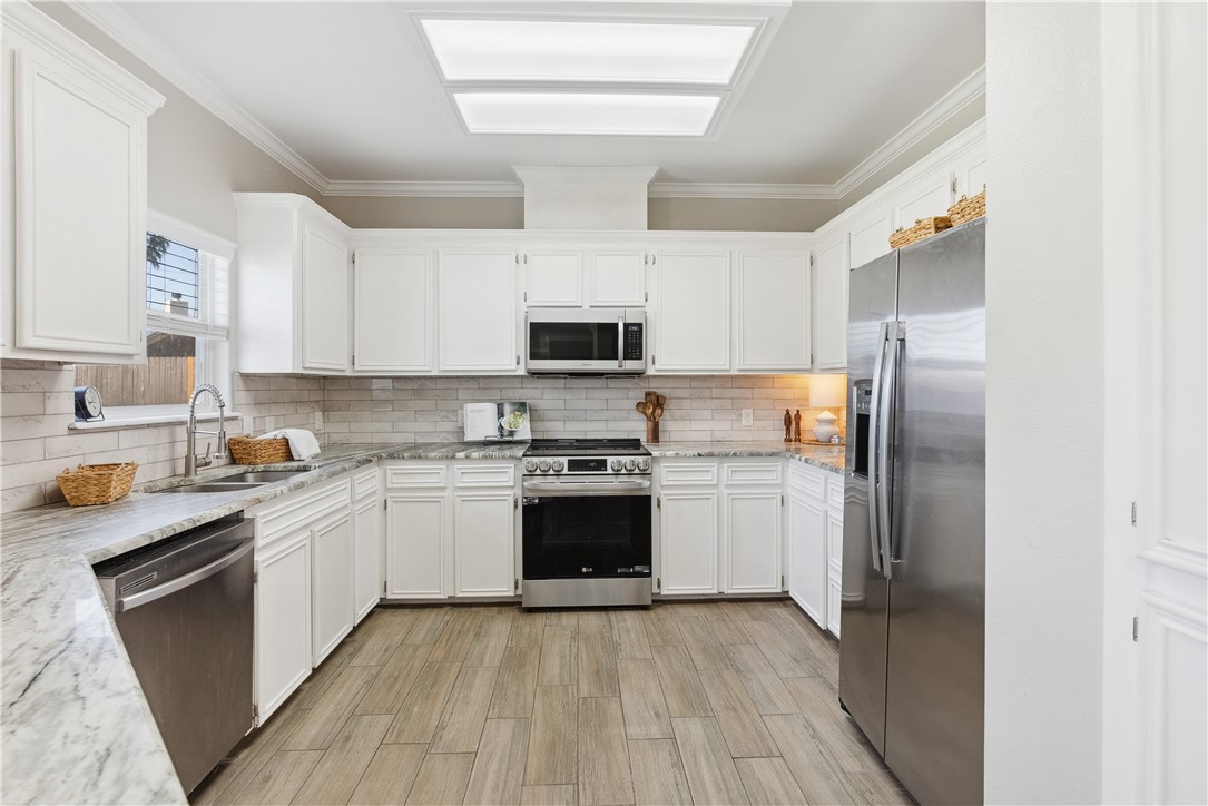 8222 Mima Property Photo 19