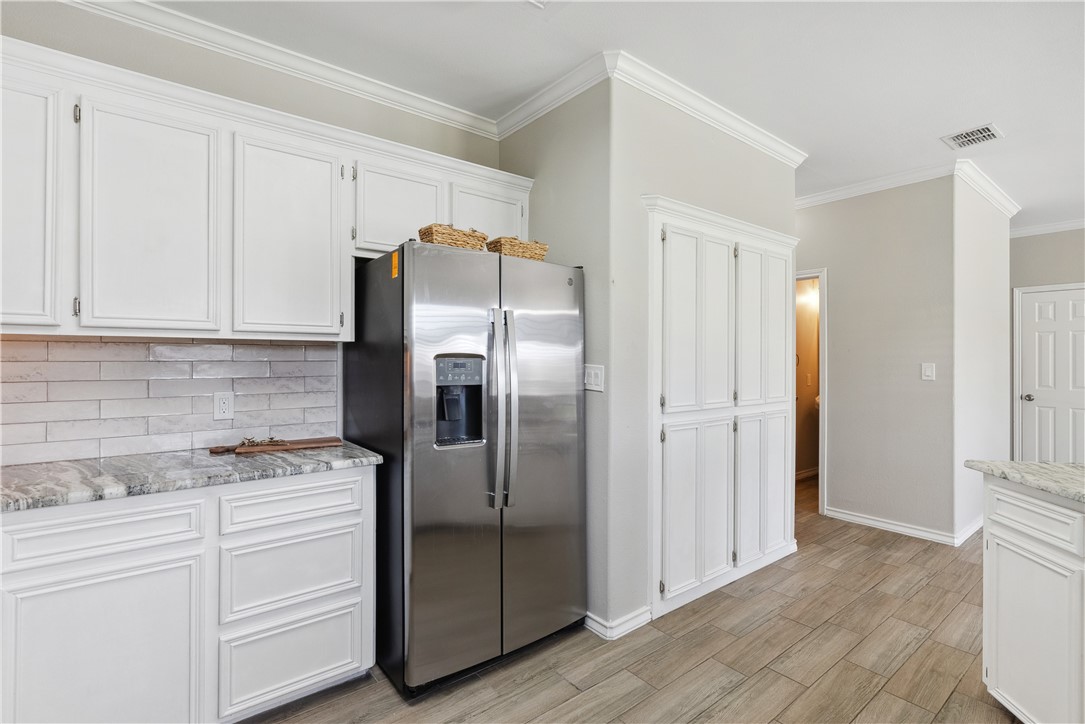8222 Mima Property Photo 21