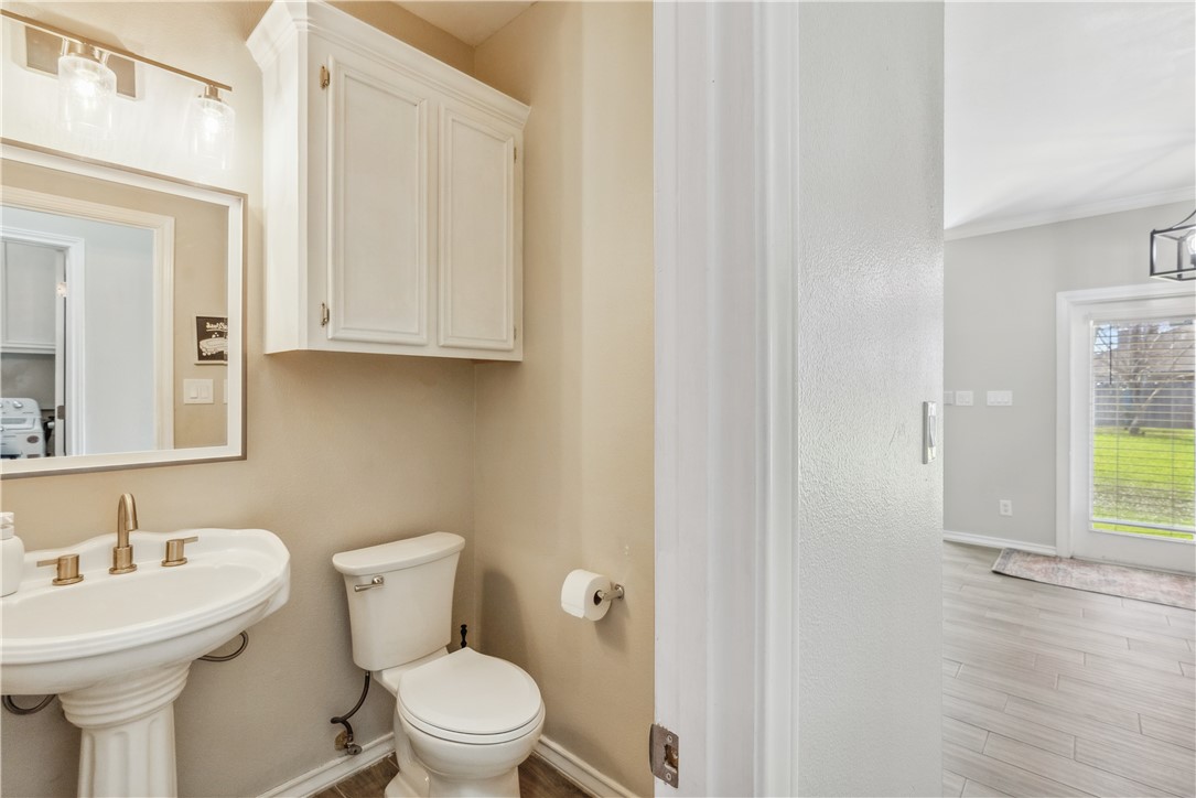8222 Mima Property Photo 22