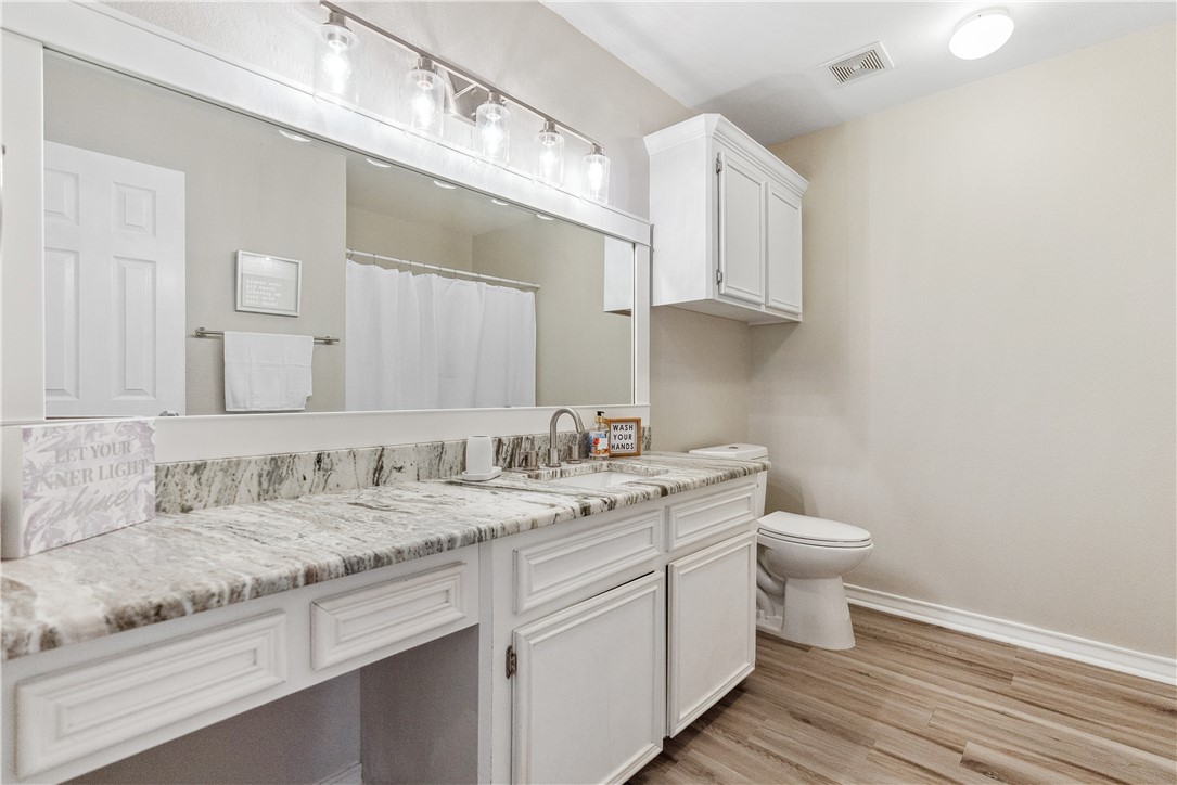 8222 Mima Property Photo 31