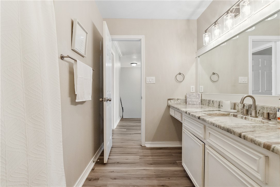 8222 Mima Property Photo 32