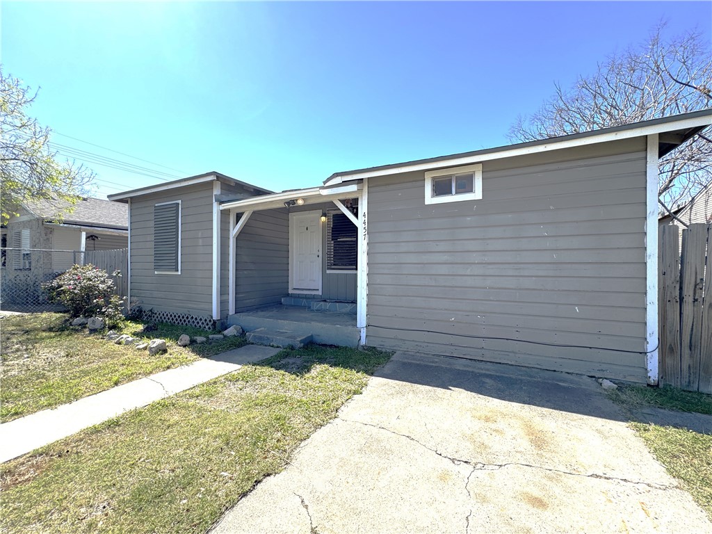 4457 Carlton St Property Photo 2