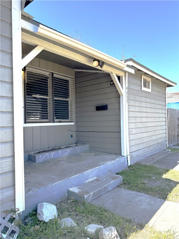 4457 Carlton St Property Photo 3