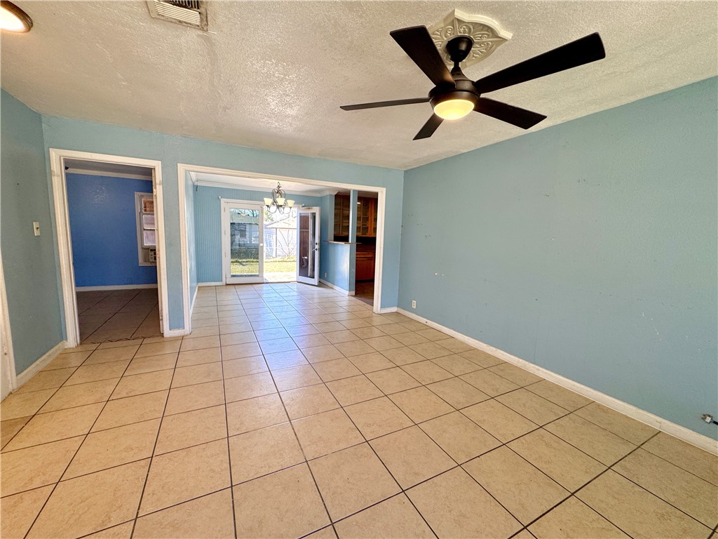 4457 Carlton St Property Photo 5