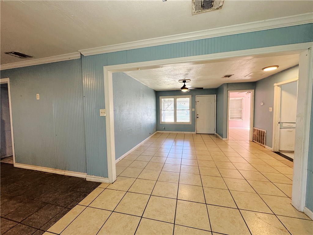 4457 Carlton St Property Photo 7