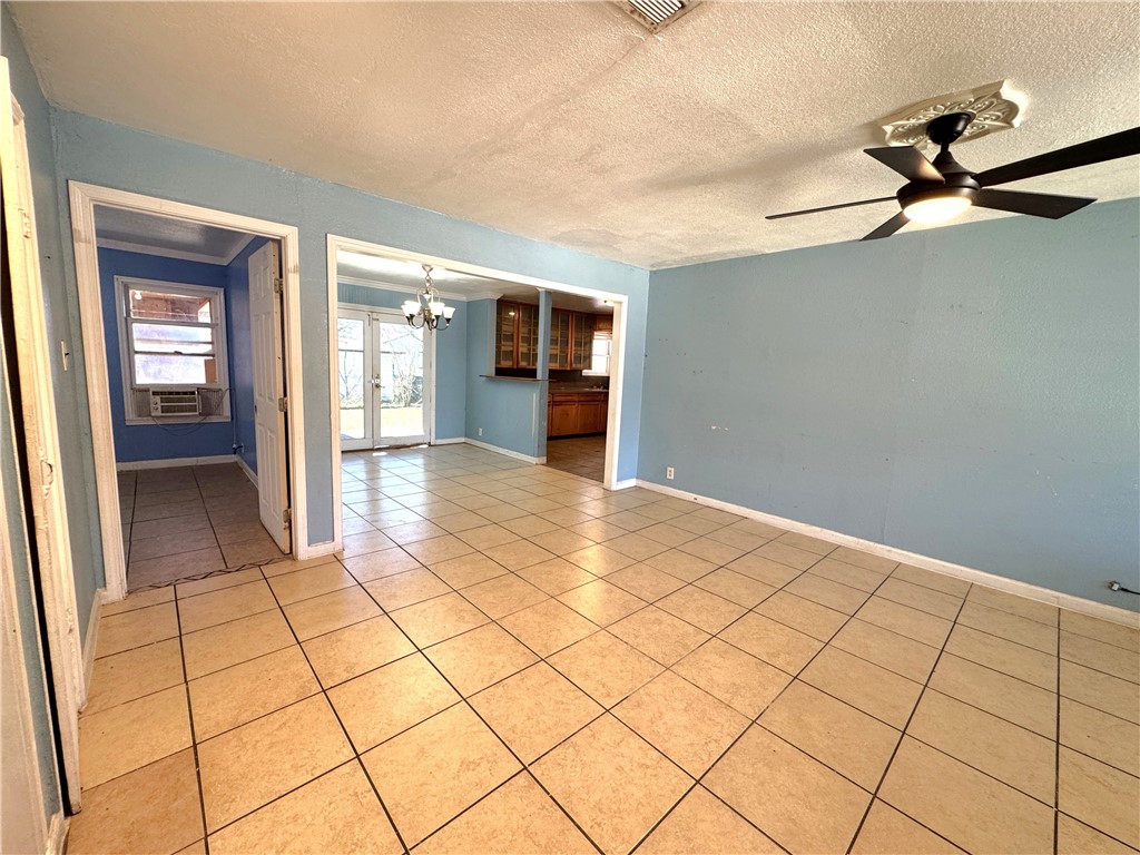 4457 Carlton St Property Photo 8