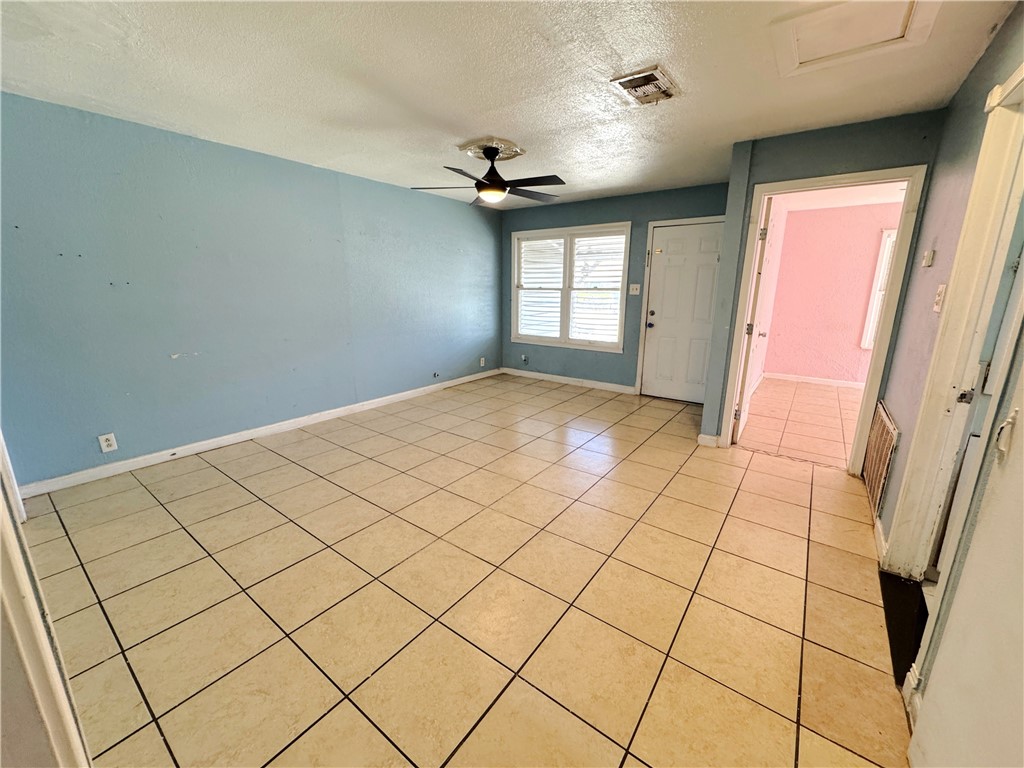 4457 Carlton St Property Photo 9