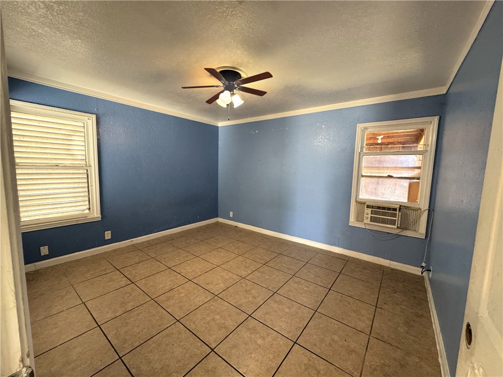 4457 Carlton St Property Photo 19