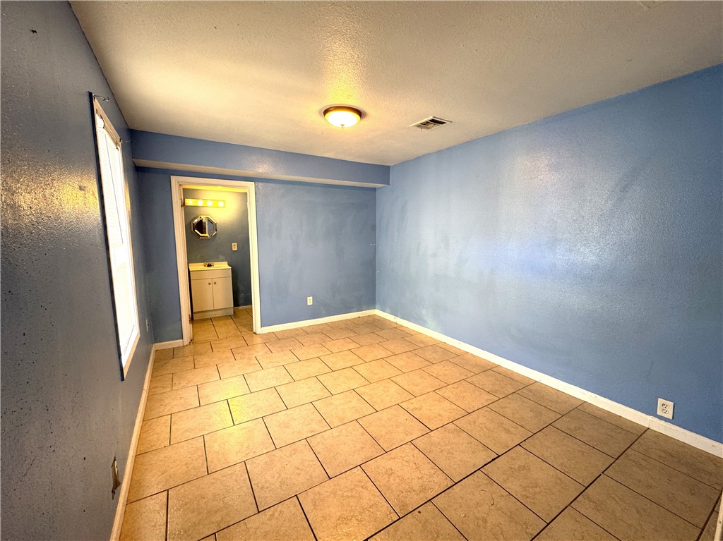 4457 Carlton St Property Photo 27
