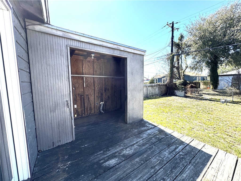 4457 Carlton St Property Photo 32