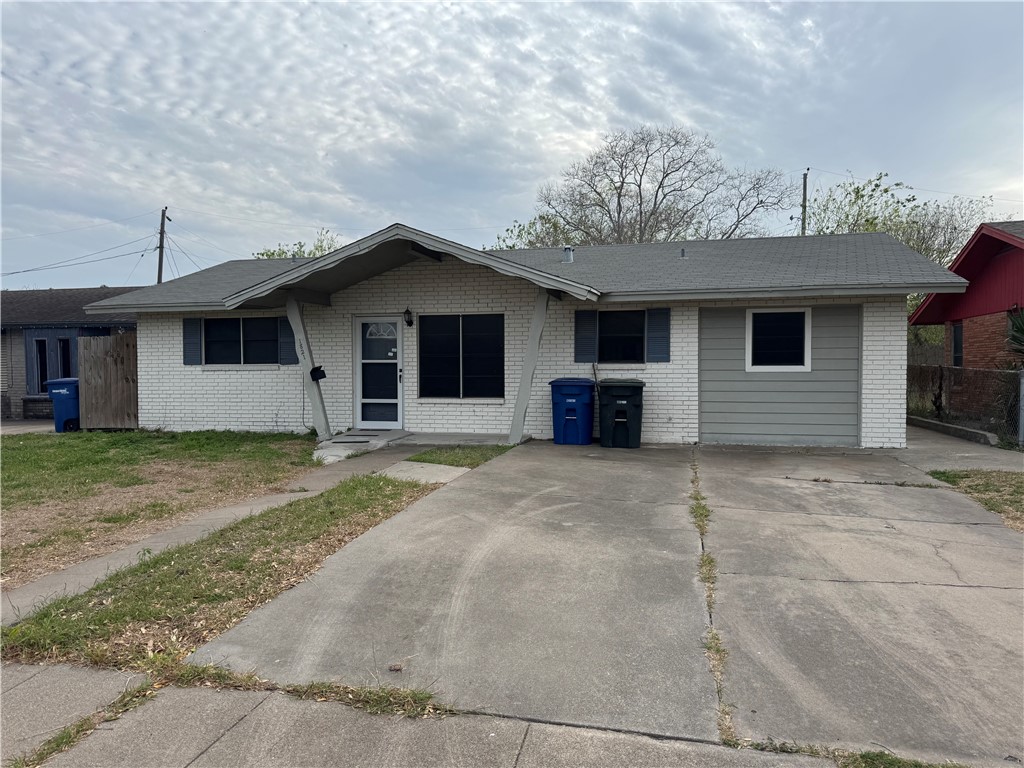 1821 Roslyn St Property Photo