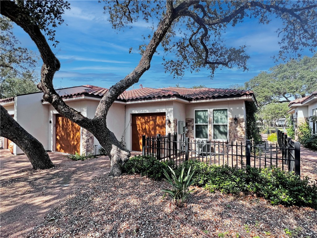 1303 Villas Dr Property Photo