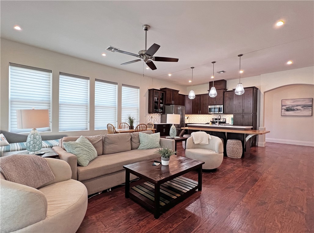 1303 Villas Dr Property Photo 6