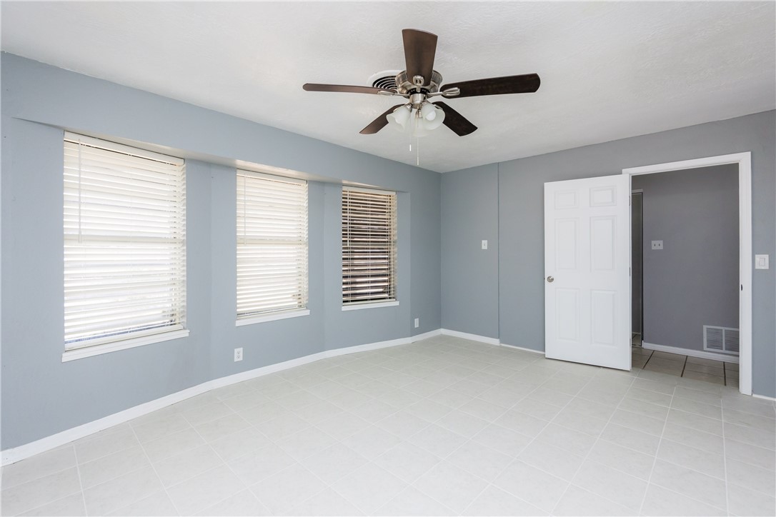 4705 Donegal Dr Property Photo 4