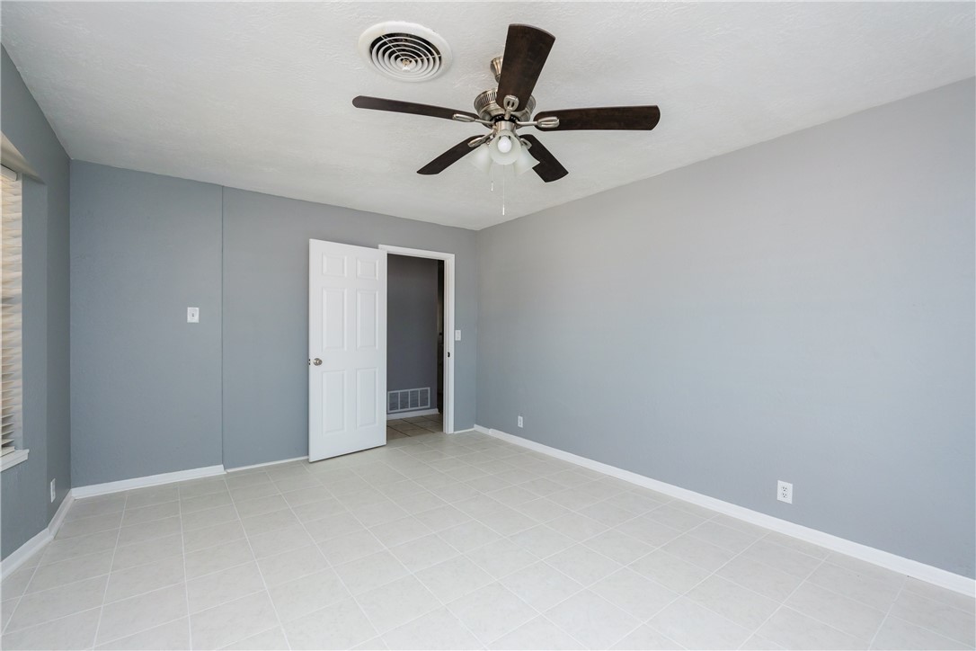 4705 Donegal Dr Property Photo 5