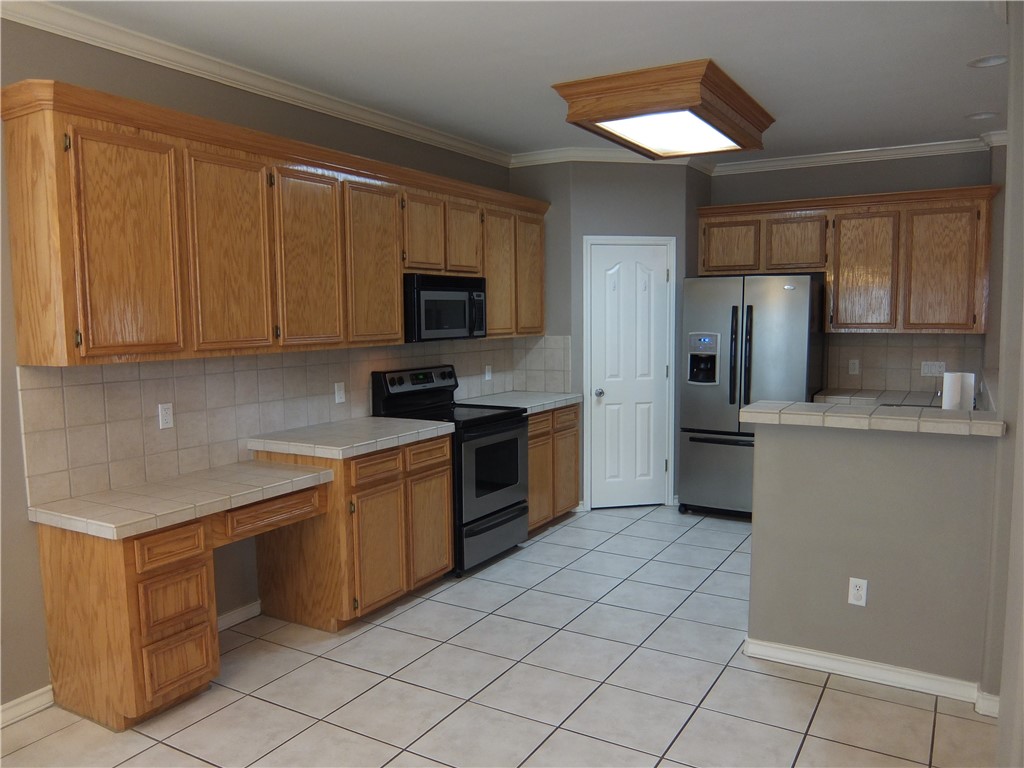 2505 Windrose Dr Property Photo 2