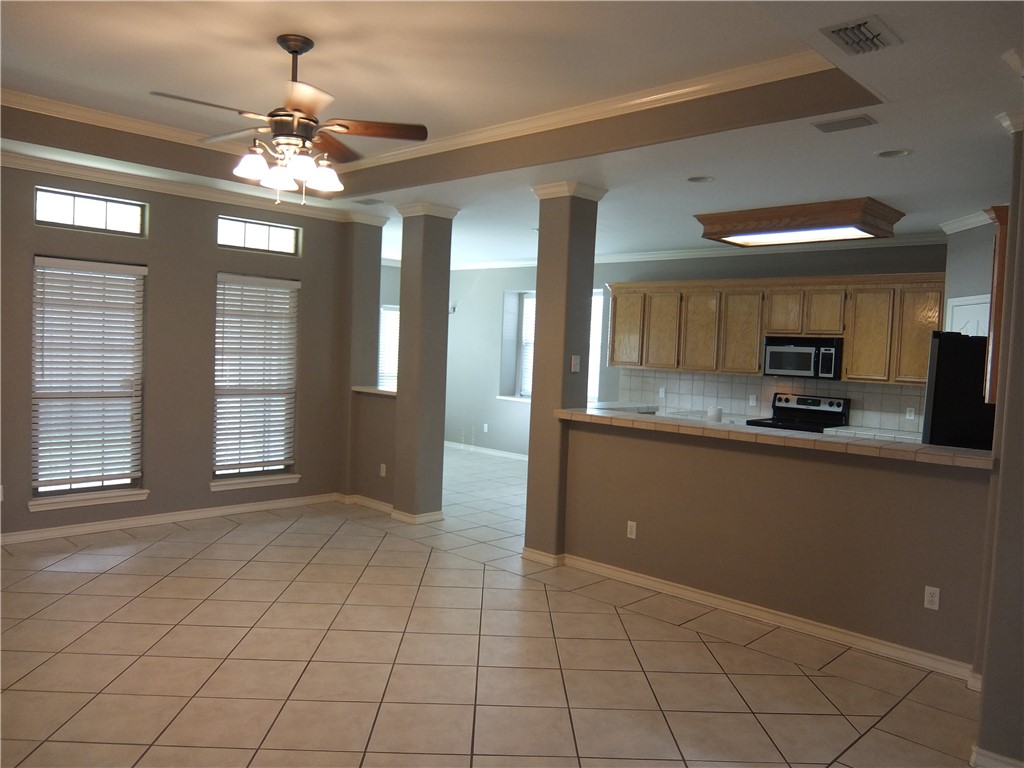 2505 Windrose Dr Property Photo 4