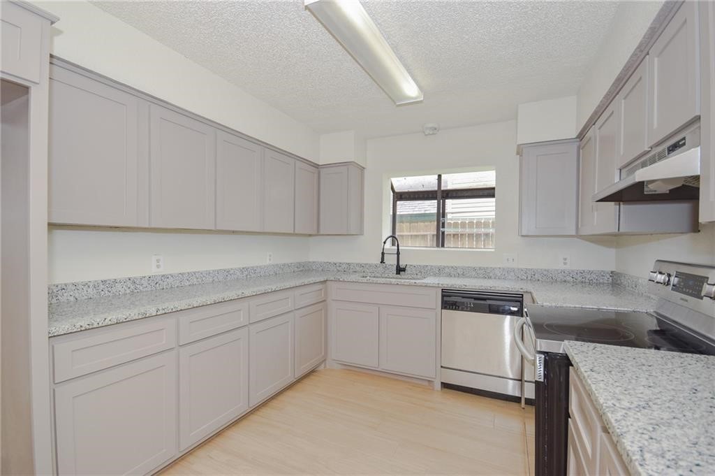 6941 Braesvalley Dr Property Photo 4