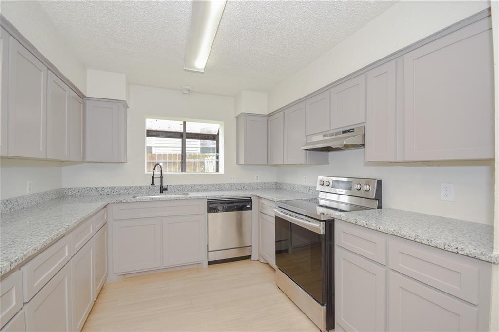 6941 Braesvalley Dr Property Photo 5