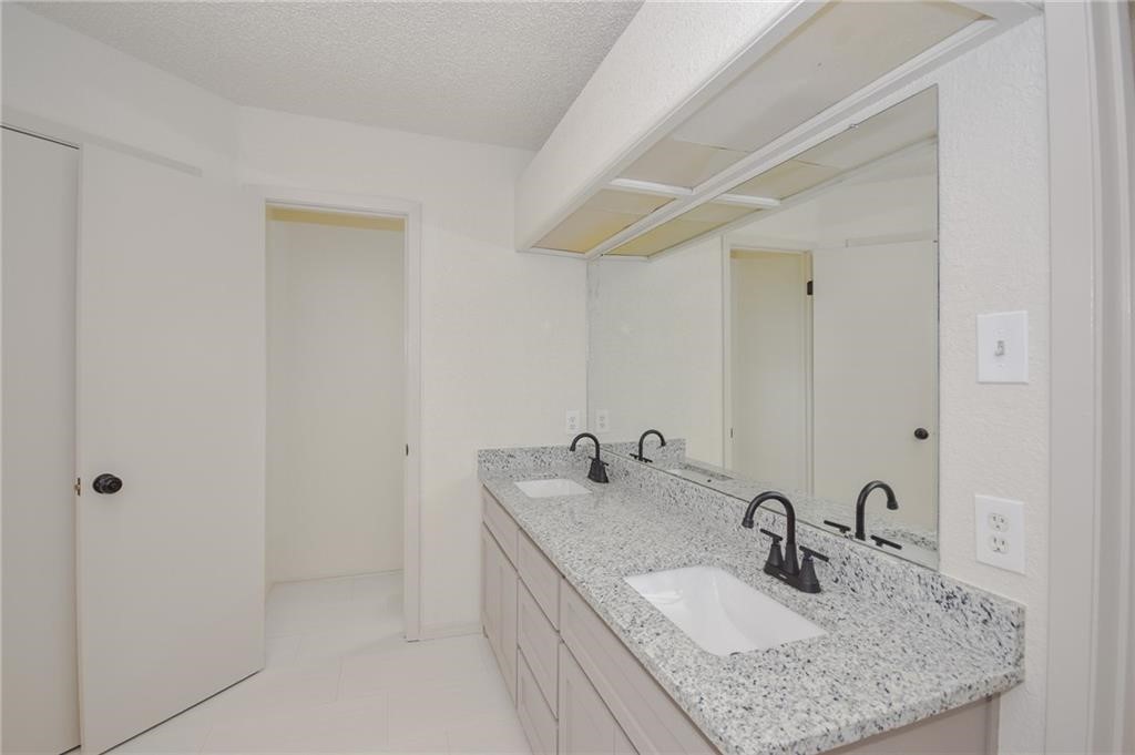 6941 Braesvalley Dr Property Photo 8