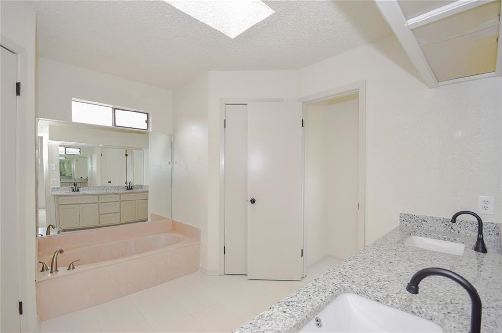 6941 Braesvalley Dr Property Photo 10