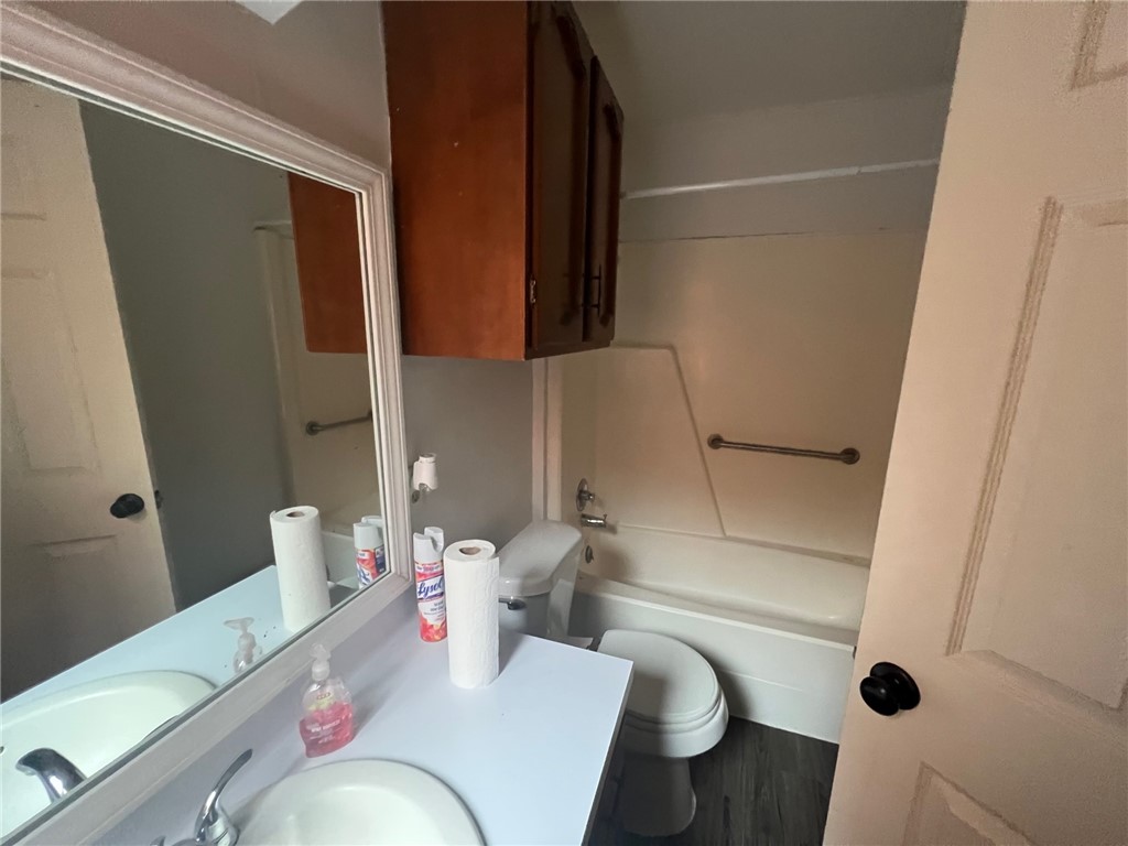 3705 Thornberry Ct Property Photo 4