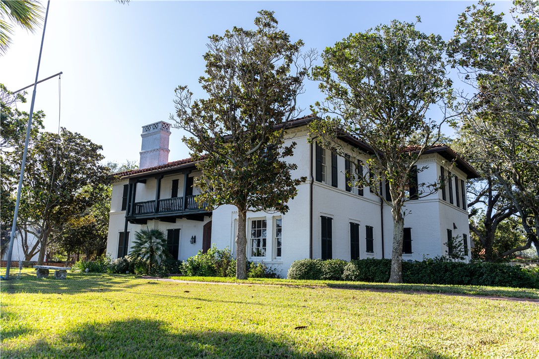 1717 Ocean Dr Property Photo