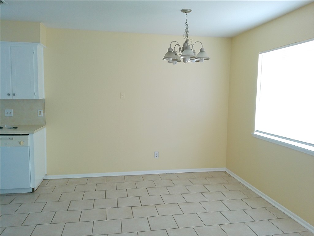 2206 Dorchester Dr Property Photo 3
