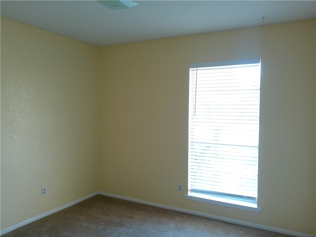 2206 Dorchester Dr Property Photo 5