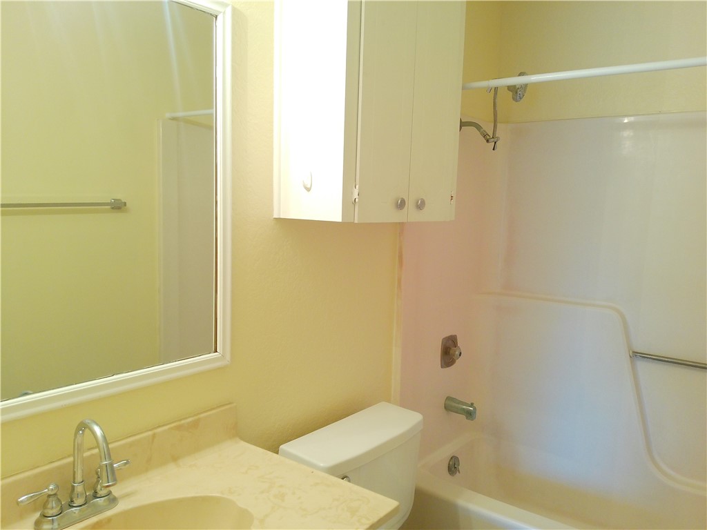2206 Dorchester Dr Property Photo 6