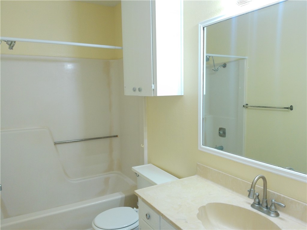 2206 Dorchester Dr Property Photo 10