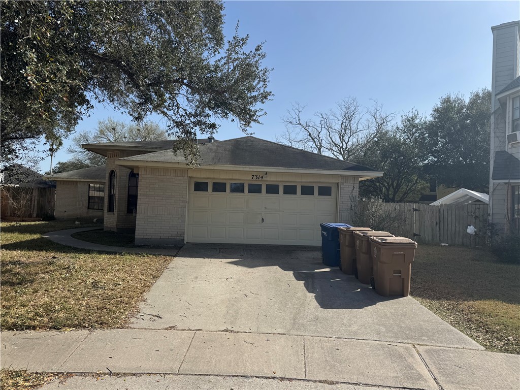 7314 S Ridge Ct Property Photo
