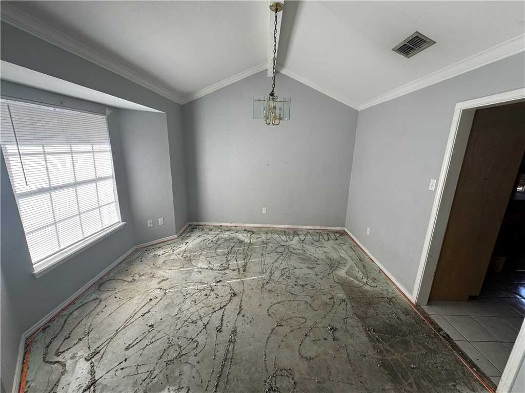 7314 S Ridge Ct Property Photo 5