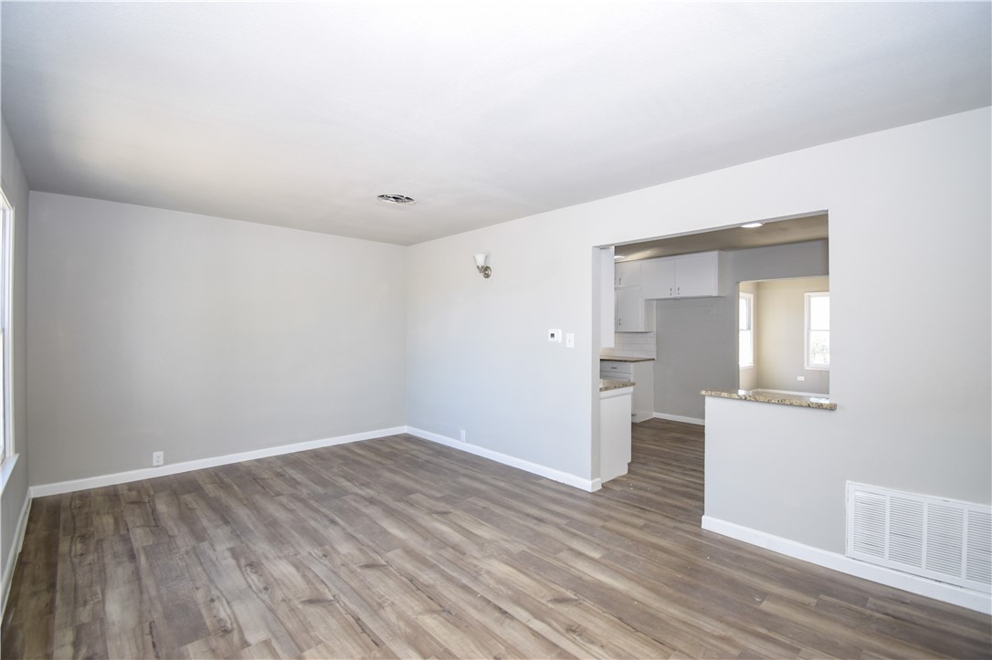 3605 Poplar St Property Photo 2