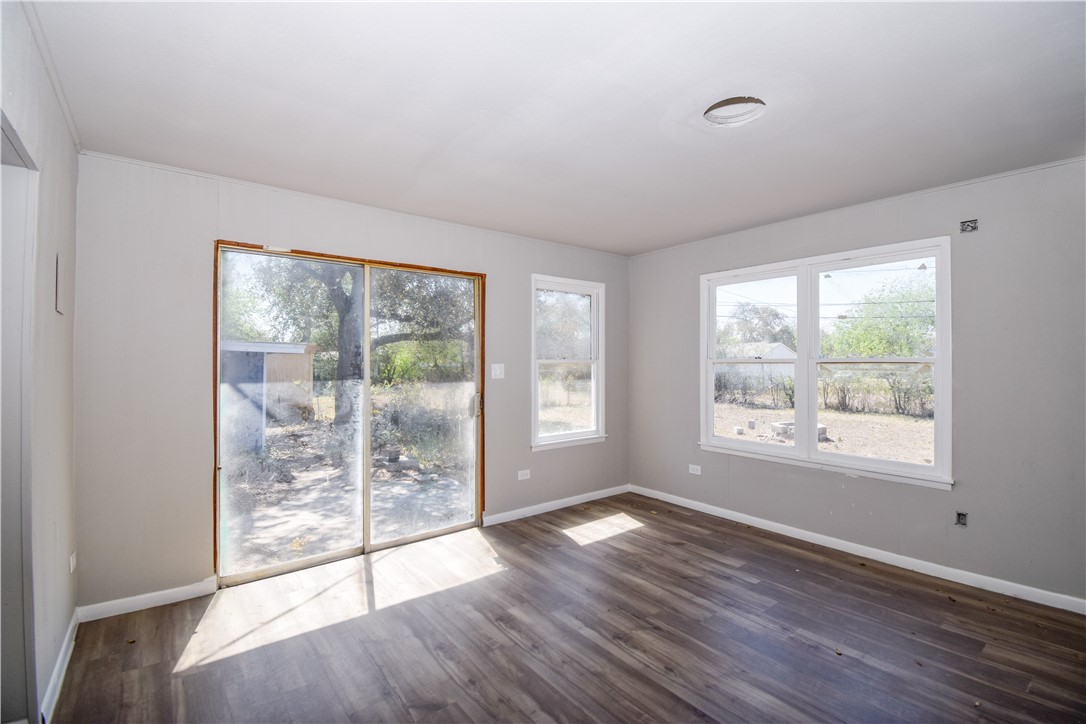 3605 Poplar St Property Photo 8